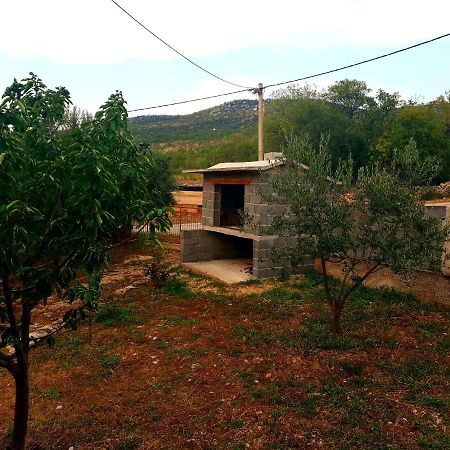 Villa Kuca Za Odmor Mile Drniš Exterior foto