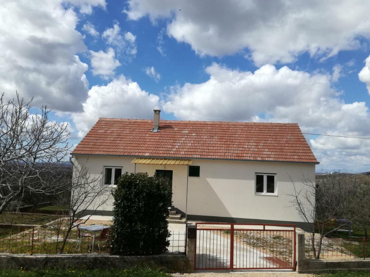 Villa Kuca Za Odmor Mile Drniš Exterior foto