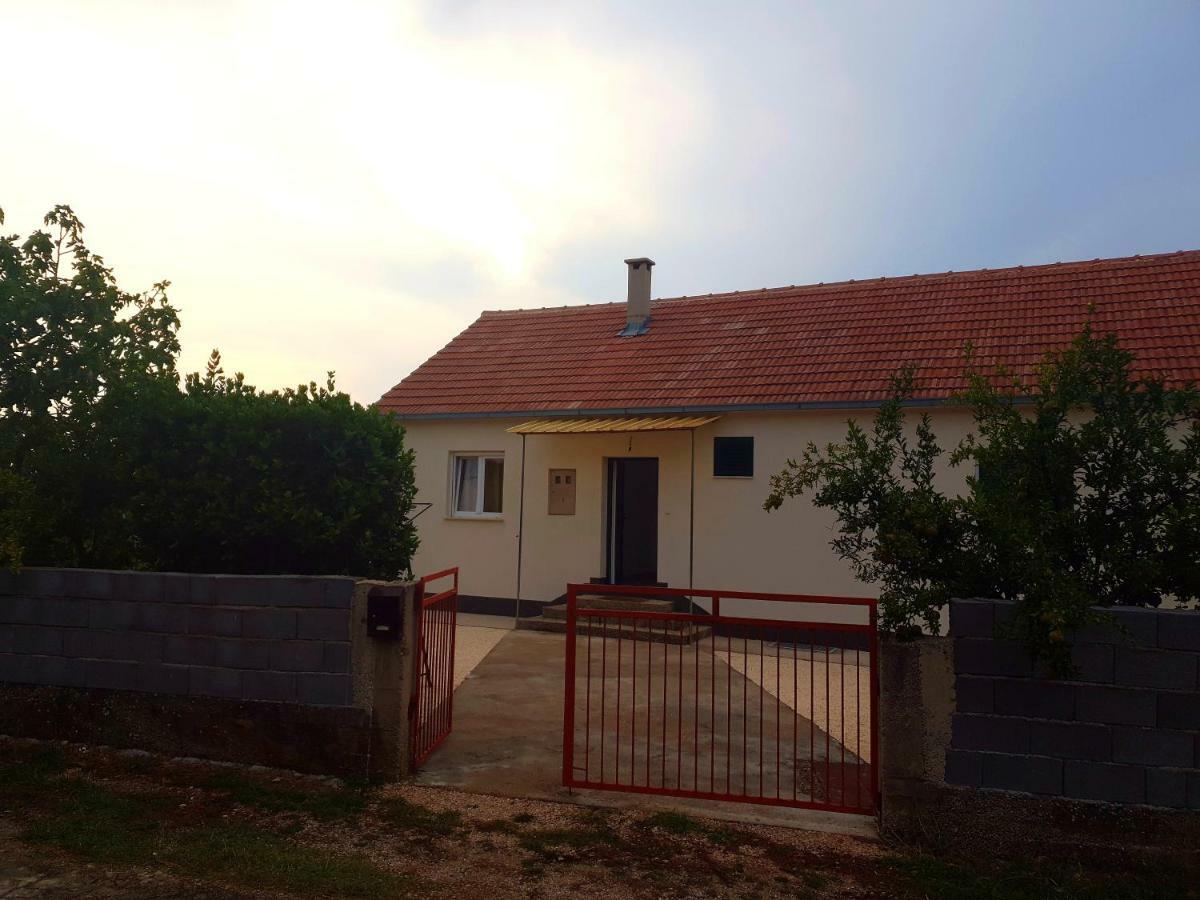 Villa Kuca Za Odmor Mile Drniš Exterior foto