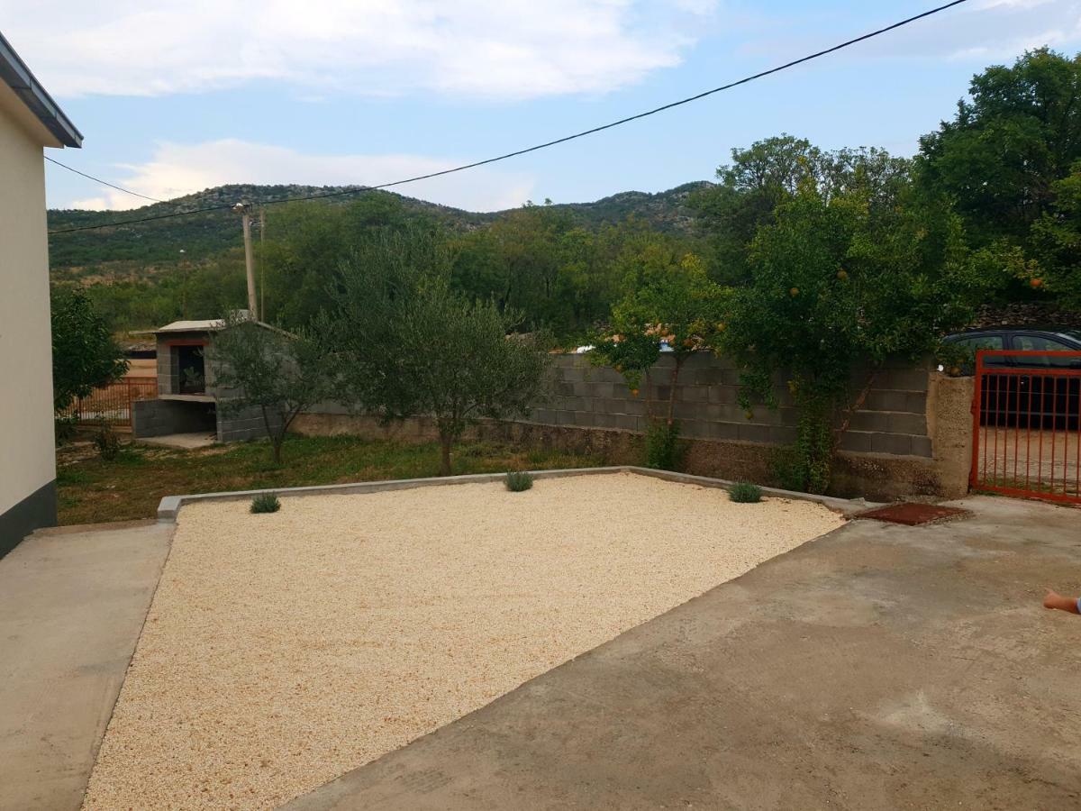 Villa Kuca Za Odmor Mile Drniš Exterior foto