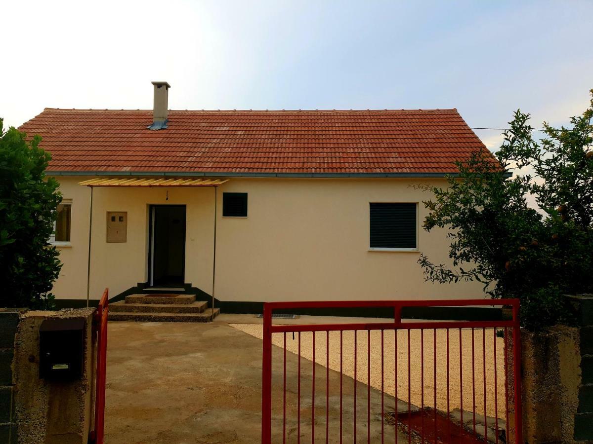 Villa Kuca Za Odmor Mile Drniš Exterior foto