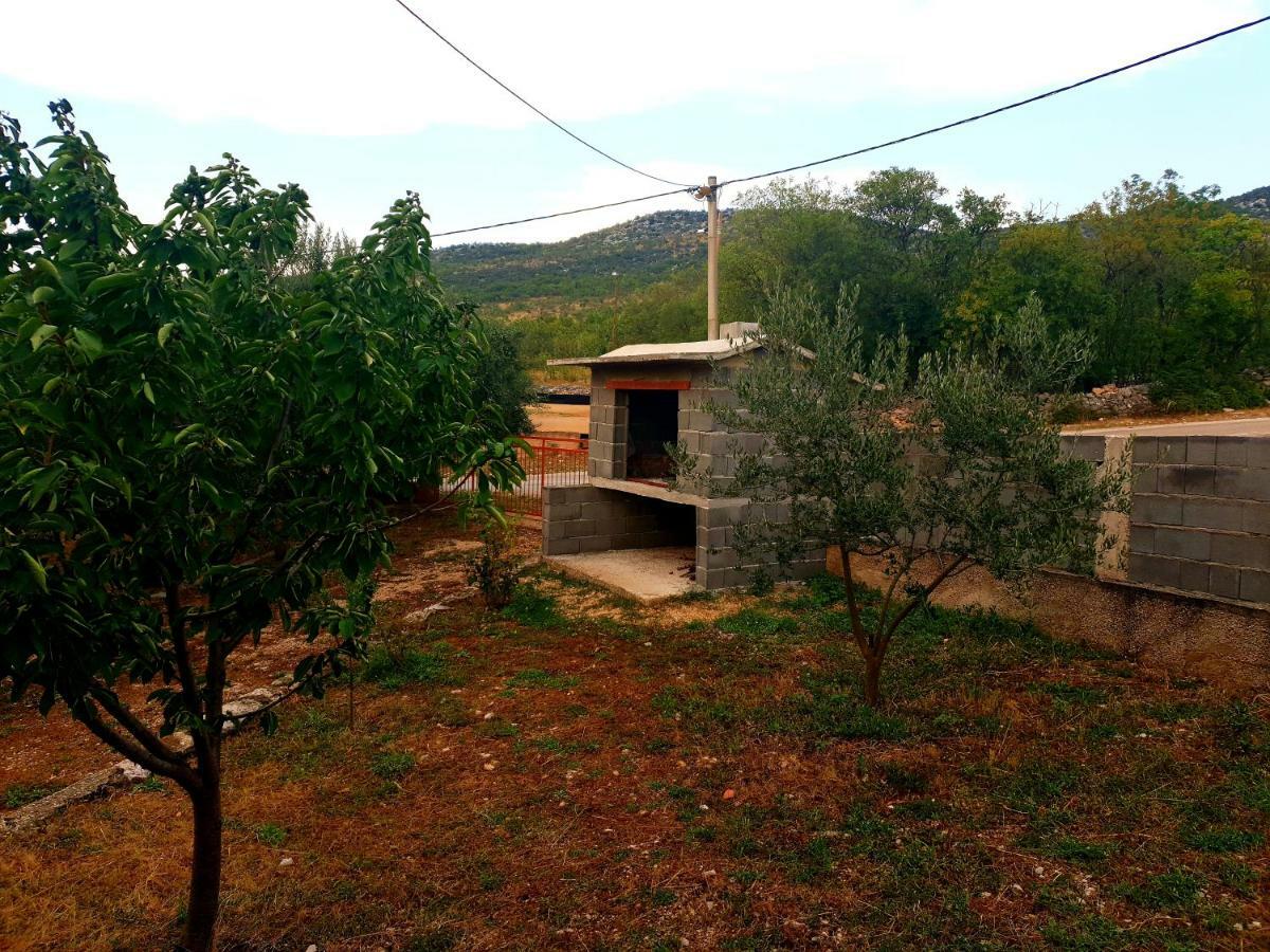 Villa Kuca Za Odmor Mile Drniš Exterior foto